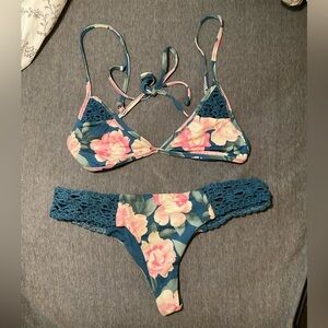 Frankie’s Bikinis Set